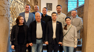 vorne: Tanja Schuh, OB Pit Clausen, Oleh Arseniuk, Liana Perlov Demchenko; hinten: Artem Gryshyn, Markus Bingel, Olaf Selonke, Oleksandr Dzhur, Oleg Rudjaka